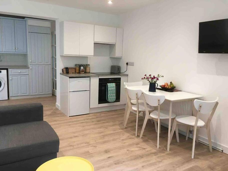 Bright And Spacious Annex Near Lymington With Private Garden Exterior photo